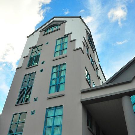 Tat Place Hotel Kuala Belait Exterior photo